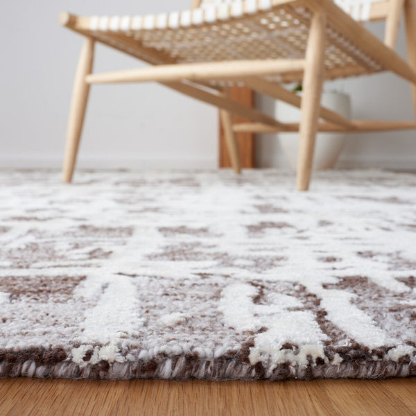 Safavieh Soho 657  Hand Tufted 50% Polyproplyne & 50% Viscose Rug SOH657T-8