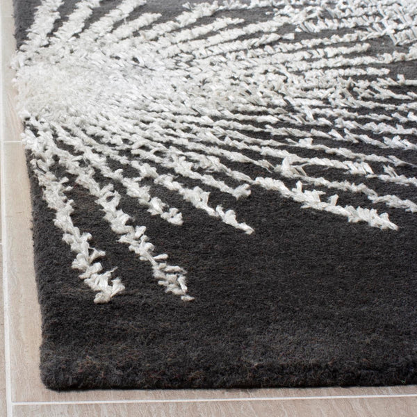 Safavieh Soho SOH712 Hand Tufted Rug