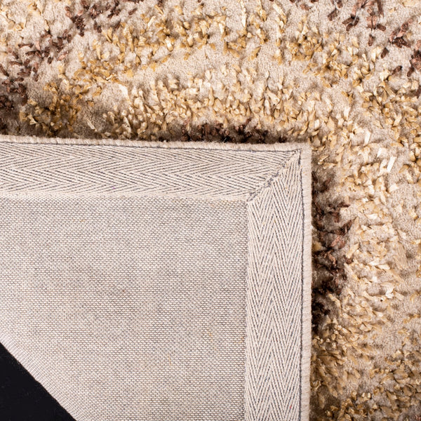 Safavieh Soho SOH719 Hand Tufted Rug