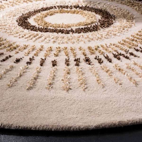 Safavieh Soho SOH719 Hand Tufted Rug