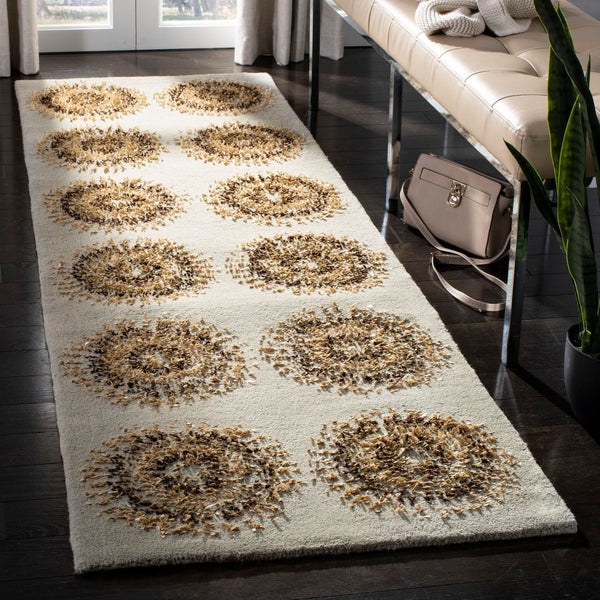Safavieh Soho SOH719 Hand Tufted Rug