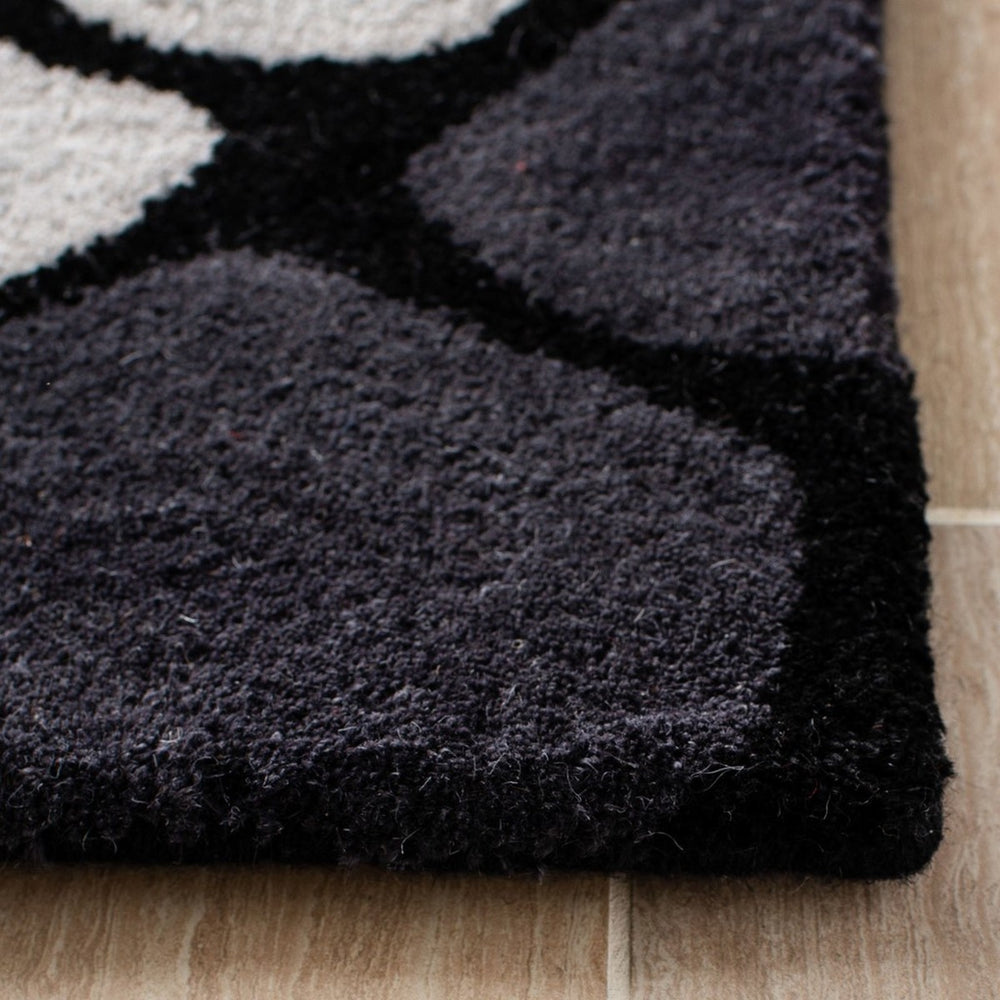 Safavieh Soh722 Hand Tufted Wool Rug SOH722A-2