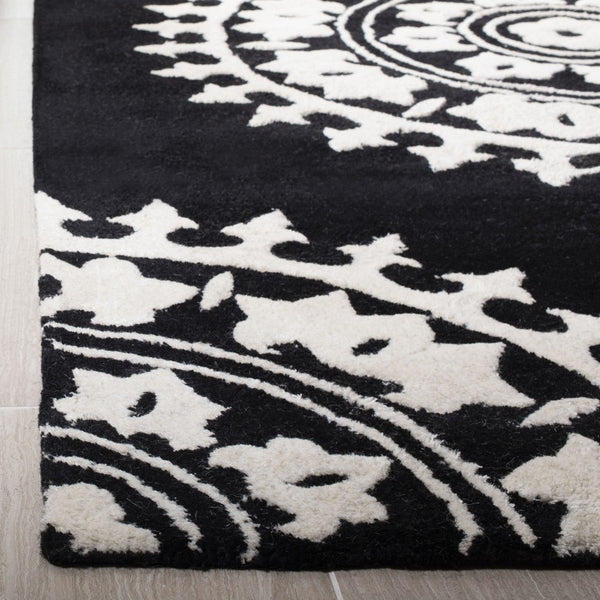 Safavieh SOH732 Hand Tufted Rug