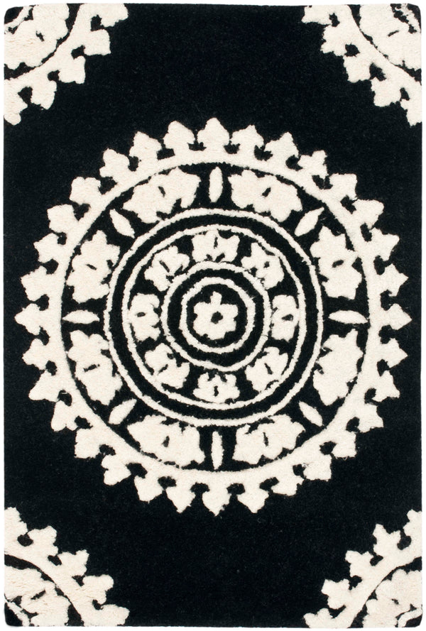 Safavieh SOH732 Hand Tufted Rug