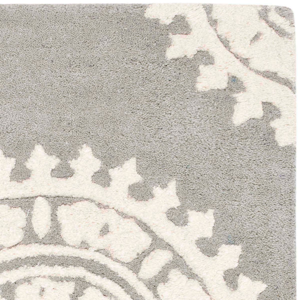 Safavieh SOH732 Hand Tufted Rug