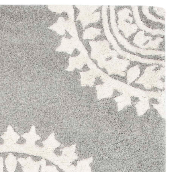 Safavieh SOH732 Hand Tufted Rug