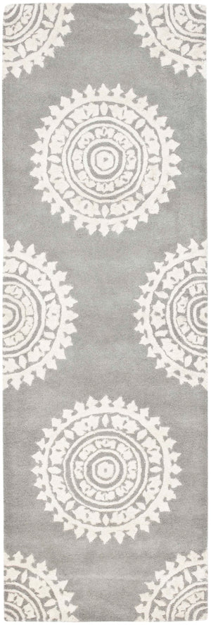 Safavieh SOH732 Hand Tufted Rug