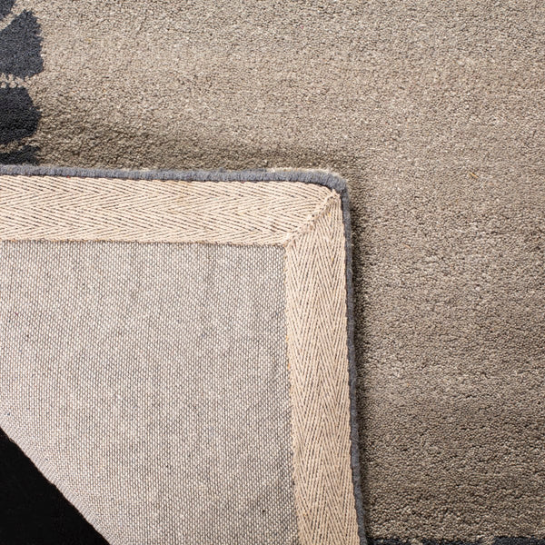 Safavieh Soho SOH739 Hand Tufted Rug