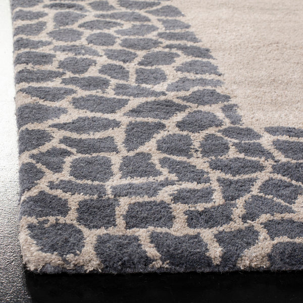 Safavieh Soho SOH739 Hand Tufted Rug