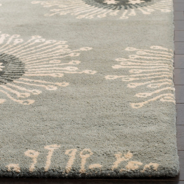 Safavieh Soh852 Hand Tufted 75% Wool and 25% Viscose Rug SOH852B-26