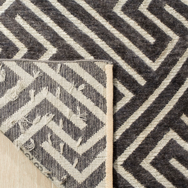 Safavieh Santa STF535 Hand Knotted Rug