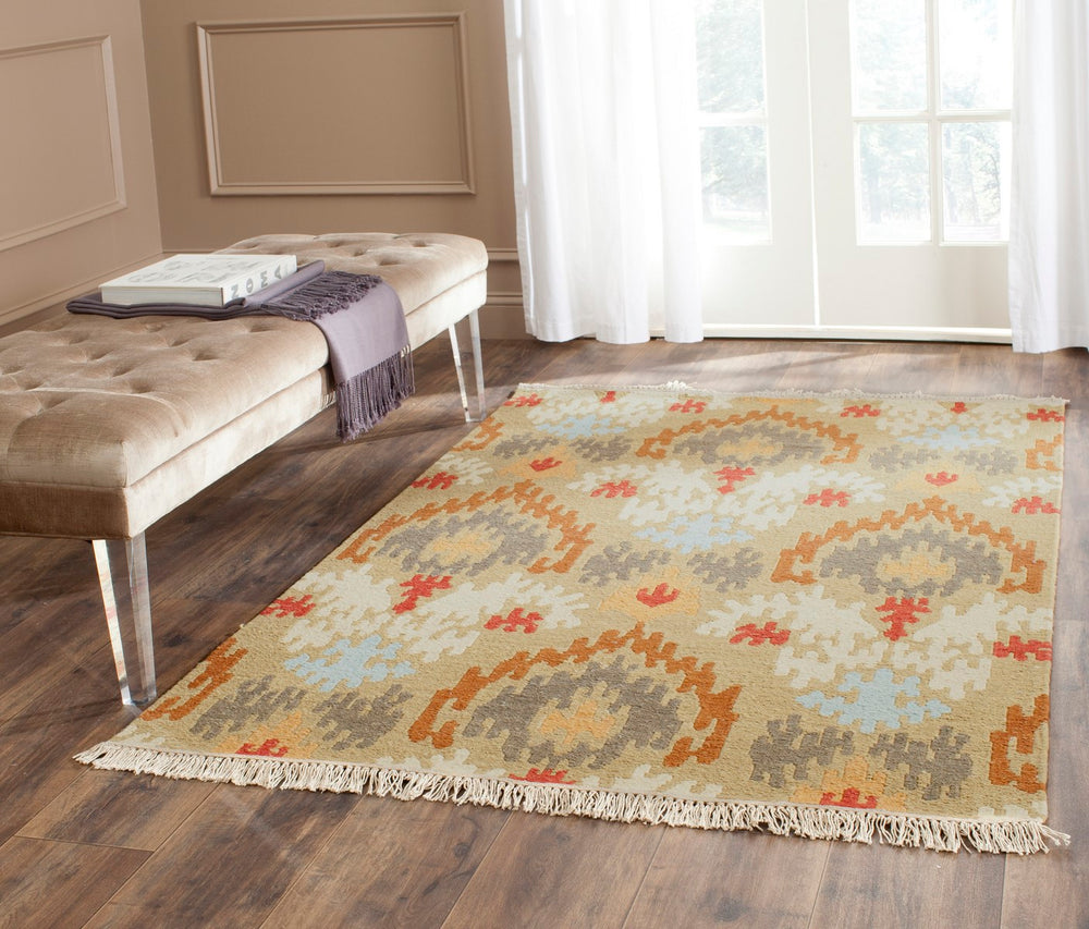 Safavieh Sumak SUM437 Rug