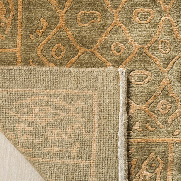 Safavieh TB230 Hand Knotted Rug