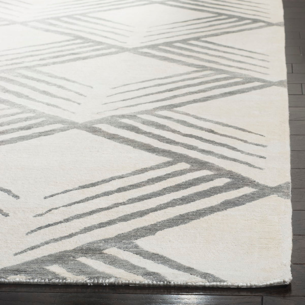 Safavieh Tibetan TB424 Hand Knotted Rug