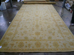 Safavieh TBZ421 Hand Knotted Rug