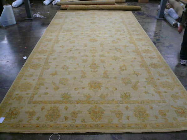 Safavieh TBZ421 Hand Knotted Rug