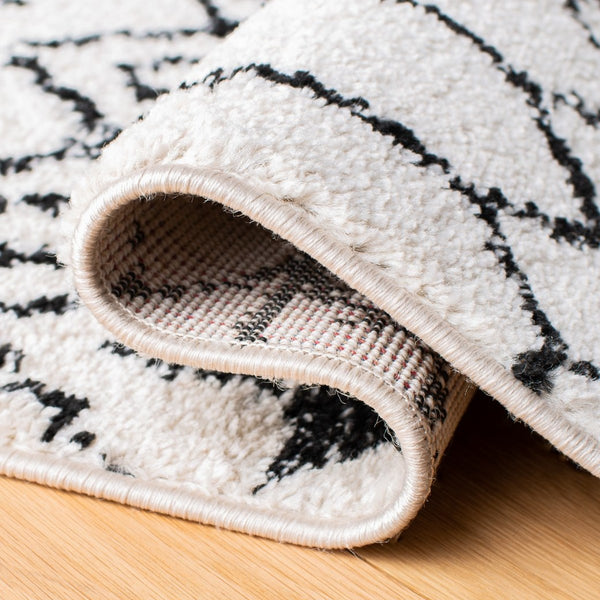 Tulum 229 Bohemian Power Loomed Polypropylene Pile Rug Ivory / Black