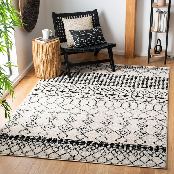 Tulum 229 Bohemian Power Loomed Polypropylene Pile Rug Ivory / Black