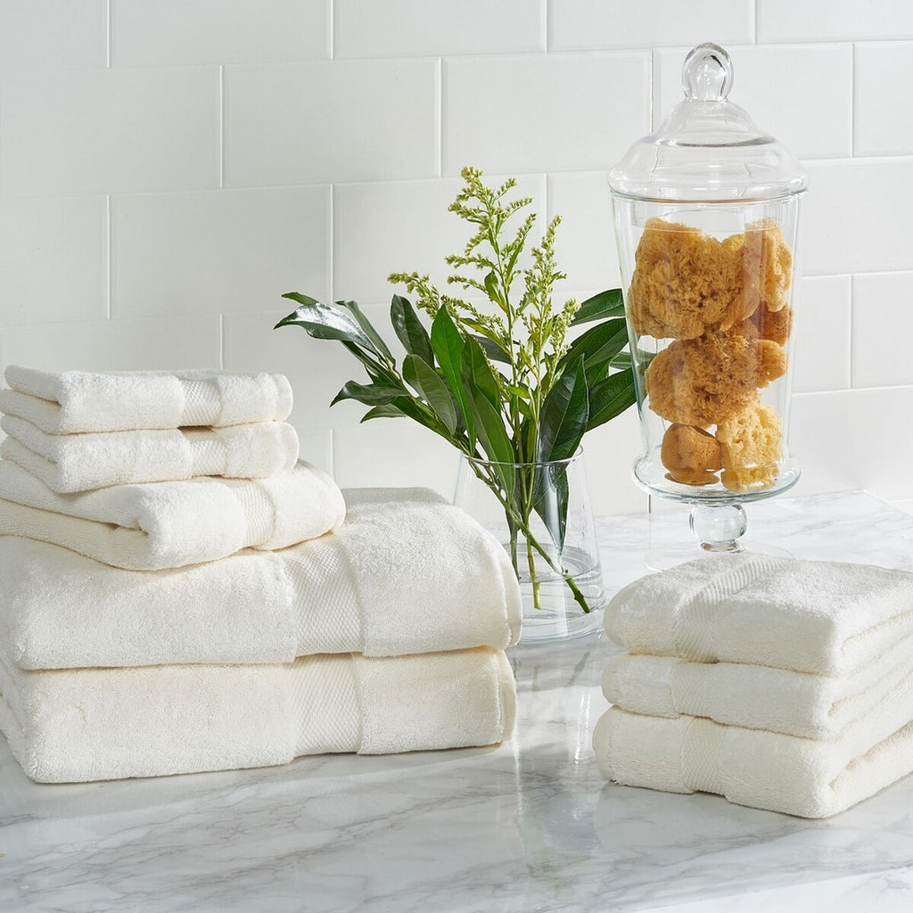 SAFAVIEH Plush Bath Towel (Set of 2) - 27 W x 54 H - On Sale