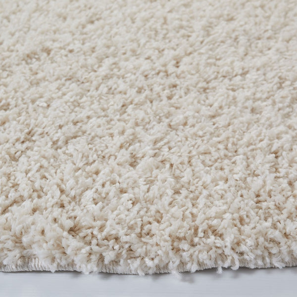 Venus Shag 500 Venus Shag 520 Shag Power Loomed 60% Polypropylene 35% Recycled Polyester 5% Latex Rug Ivory