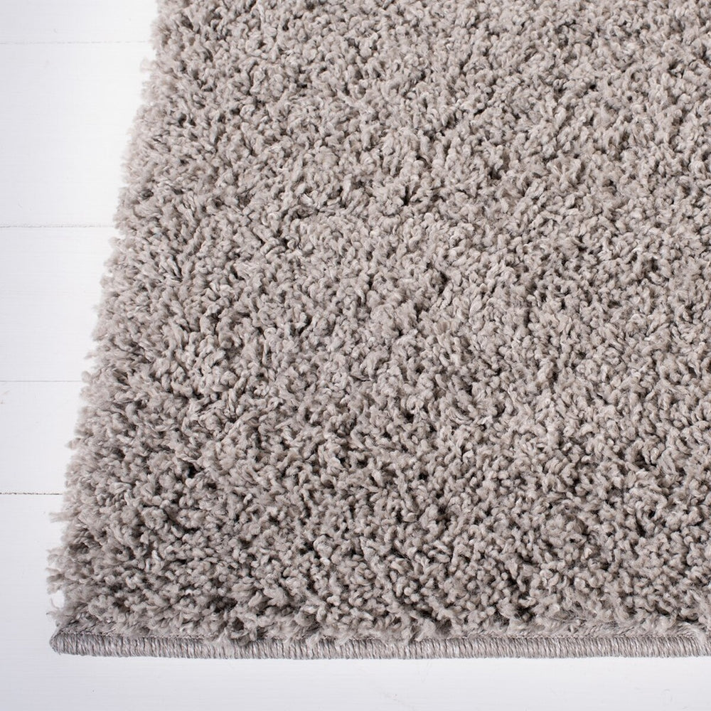 Venus Shag 500 Venus Shag 520 Shag Power Loomed 60% Polypropylene 35% Recycled Polyester 5% Latex Rug Taupe