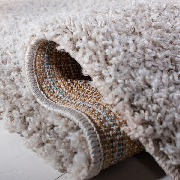 Venus Shag 500 Venus Shag 520 Shag Power Loomed 60% Polypropylene 35% Recycled Polyester 5% Latex Rug Light Grey