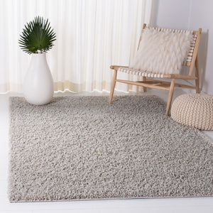 Venus Shag 500 Venus Shag 520 Shag Power Loomed 60% Polypropylene 35% Recycled Polyester 5% Latex Rug Light Grey