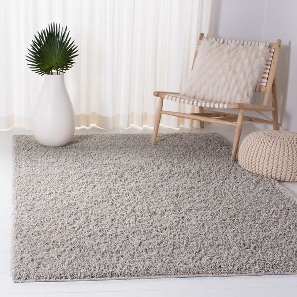 Venus Shag 500 Venus Shag 520 Shag Power Loomed 60% Polypropylene 35% Recycled Polyester 5% Latex Rug Light Grey