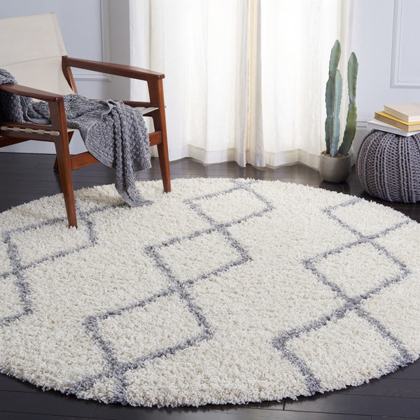 Venus Shag 600 Venus Shag 682 Shag Power Loomed 60% Polypropylene 35% Recycled Polyester 5% Latex Rug Ivory / Grey