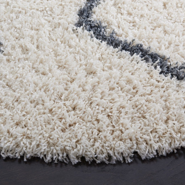 Venus Shag 600 Venus Shag 682 Shag Power Loomed 100 % Polypropylene Pile Rug Ivory / Dark Grey