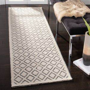 Safavieh Vermont VRM304 Hand Woven Rug