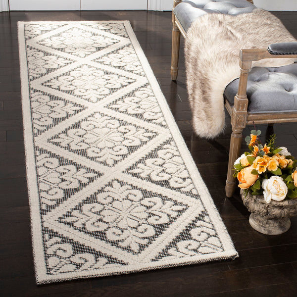 Safavieh Vermont VRM306 Hand Woven Rug