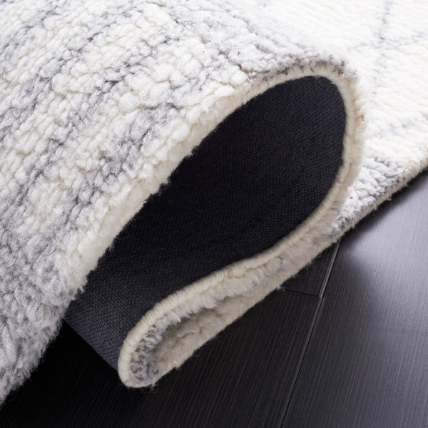 Safavieh Vermont 551 Hand Tufted New Zealand Wool and Cotton with Latex Contemporary Rug VRM551A-8