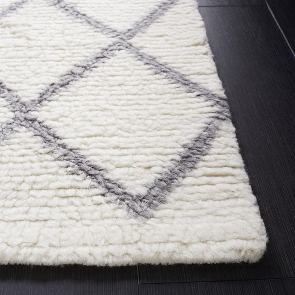 Safavieh Vermont 552 Hand Tufted New Zealand Wool and Cotton with Latex Contemporary Rug VRM552A-8
