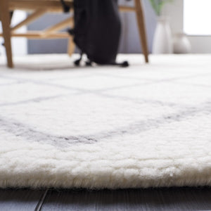 Safavieh Vermont 552 Hand Tufted New Zealand Wool and Cotton with Latex Contemporary Rug VRM552A-8