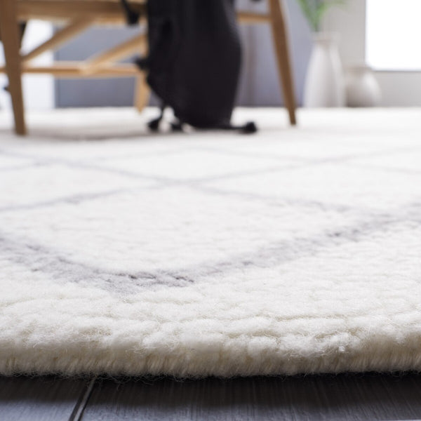 Safavieh Vermont 552 Hand Tufted New Zealand Wool and Cotton with Latex Contemporary Rug VRM552A-8