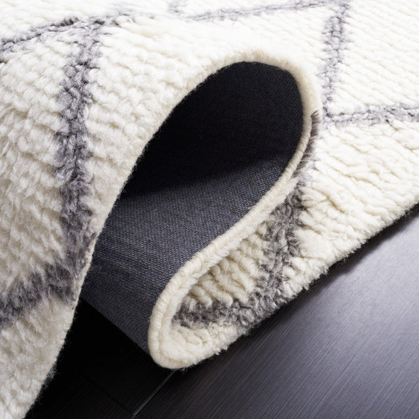 Safavieh Vermont 552 Hand Tufted New Zealand Wool and Cotton with Latex Contemporary Rug VRM552A-8