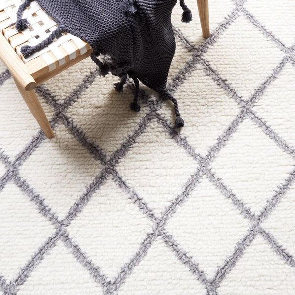 Safavieh Vermont 552 Hand Tufted New Zealand Wool and Cotton with Latex Contemporary Rug VRM552A-8