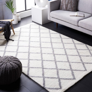 Safavieh Vermont 551 Hand Tufted New Zealand Wool and Cotton with Latex Contemporary Rug VRM551A-8