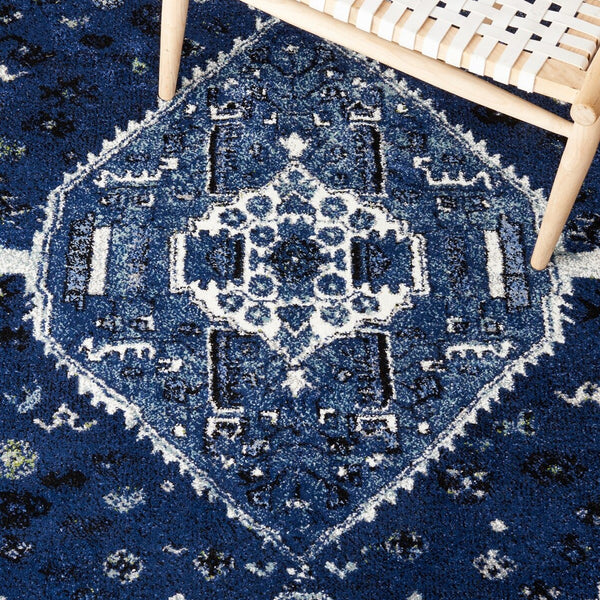 Safavieh Vintage Hamadan 201 Power Loomed Polypropylene Transitional Rug VTH201M-9
