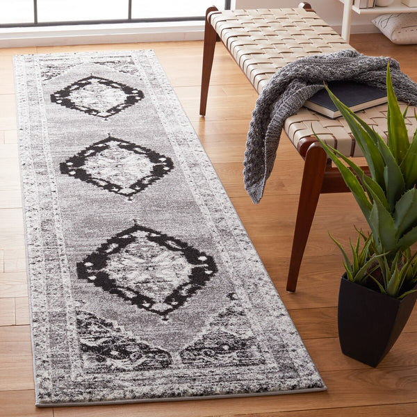 Safavieh Vintage Hamadan 228 Power Loomed Polypropylene Transitional Rug VTH228F-9