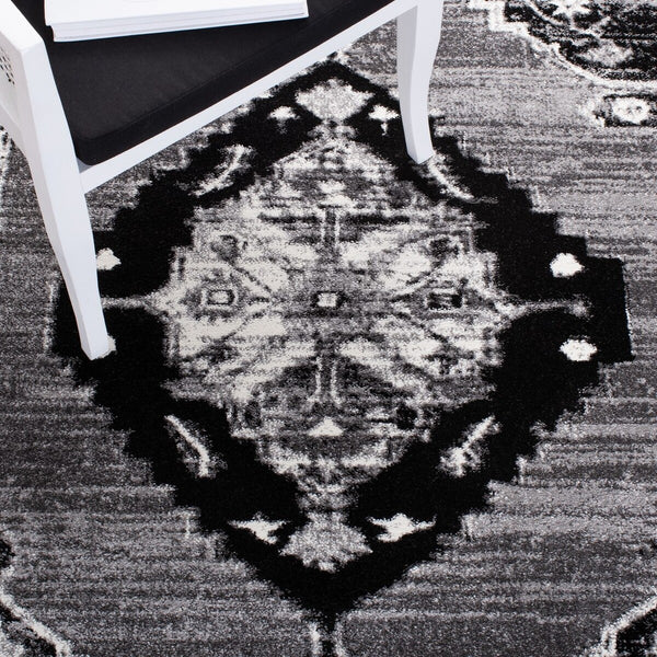 Safavieh Vintage Hamadan 228 Power Loomed Polypropylene Transitional Rug VTH228F-9