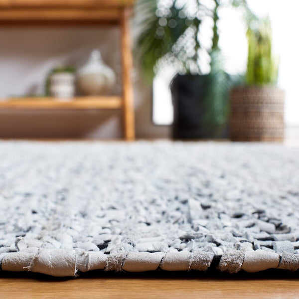 Safavieh Vintage Leather 701 Hand Woven 90% Leather and 10% Cotton Rug VTL701A-8