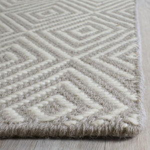 Safavieh Wilton WIL715 Hand Hooked Rug
