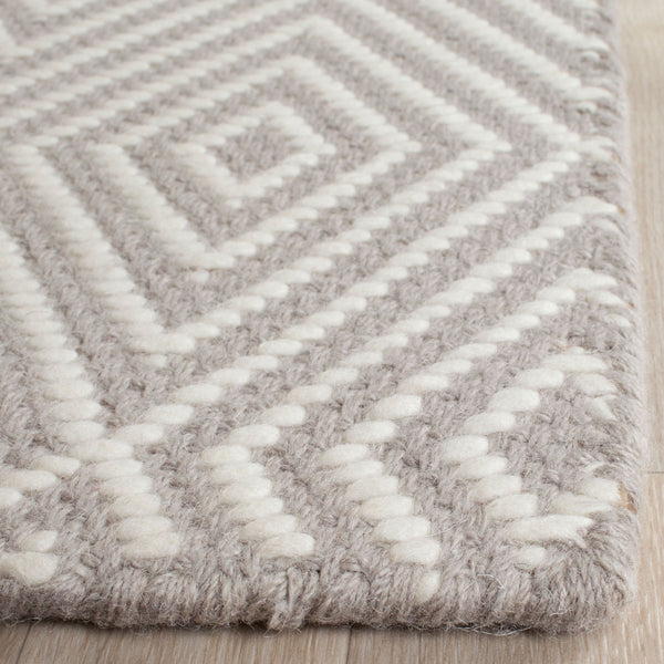 Safavieh Wilton WIL715 Hand Hooked Rug