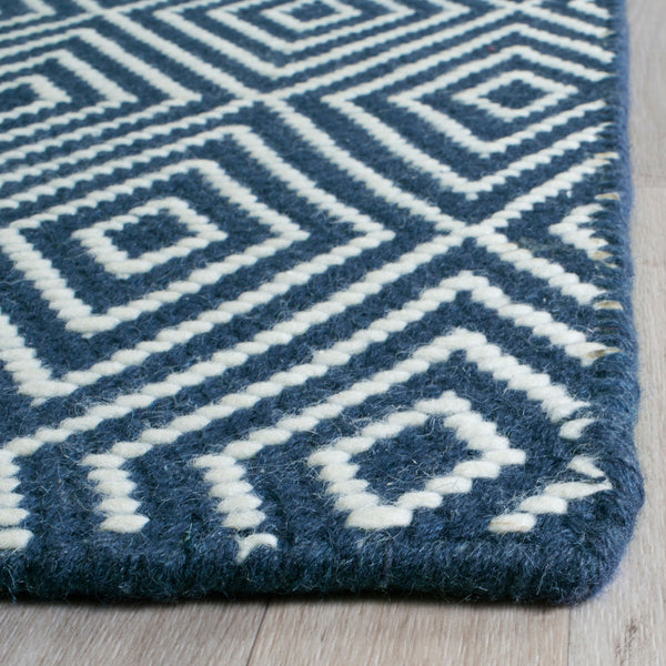 Safavieh Wilton WIL715 Hand Hooked Rug