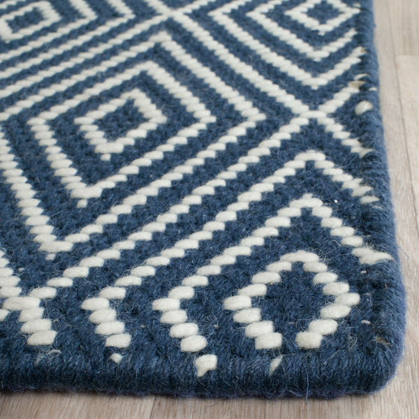 Safavieh Wilton WIL715 Hand Hooked Rug