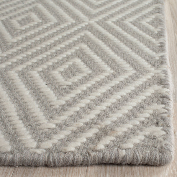 Safavieh Wilton WIL715 Hand Hooked Rug