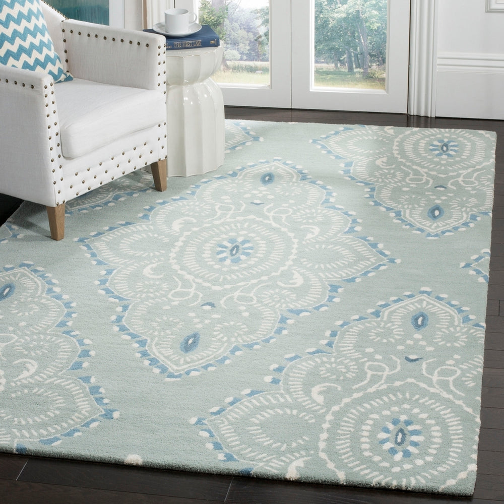 Safavieh Wyndham WYD372 Hand Tufted Rug